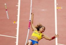 Jedva izvukla živu glavu: Švedskoj atletičarki pukla motka tokom skoka, publika se u trenutku jezila (FOTO/VIDEO)