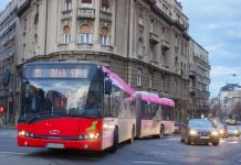 Selfi djevojke koja ga je objavila uz riječi “Upravo sam pretučena u busu broj 95”: Pokušala da spasi djevojku i vozača pa dobila teške batine (Foto)