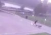 Udar groma snimljen na kameri: Izveo pse u šetnju, pa ga udario grom. Cipele i čarape mu spale s nogu, a što je najbitnije, čovjek je preživio (VIDEO)