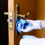 Obavezno ovo uradite kad ulazite u kuću kako bi se zaštitili od virusa: Ovdje je detaljno upustvo!