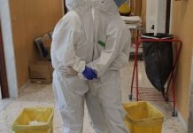 Uslikali ih usred italijanske bolnice kako se ljube na ovaj način: Slika oduševila sve, a saznalo se i ko su ovo dvoje zaljubljenih ljudi (FOTO)