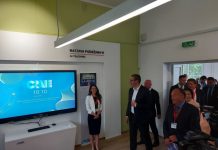 ZAŠTO SI DOŠLA U SRBIJU? Predsjednik Vučić se sreo sa robotom Emom, počeo je razgovor koji niko nije očekivao!