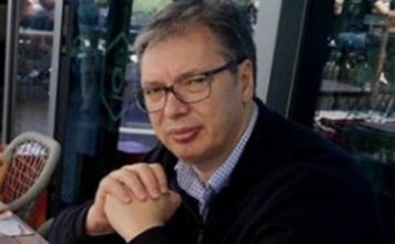 VUČIĆ SINOĆ PRIČAO O RAZVODU, A DANAS UHVAĆEN U KAFIĆU: Evo ko mu je pravio društvo!