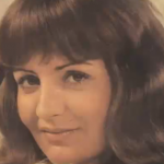 DA LI PREPOZNAJETE SRPSKU PEVAČICU? BILA JE VANSERIJSKA LEPOTICA, A DANAS ŽIVI SA MAČKOM I ODALA SE NAJGOREM POROKU!