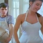 „MESI, MESI, NEĆE DA TI ŠKODI…“: Ovako danas izgleda glumica koju je proslavila kultna scena iz filma