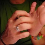 Narodna vjerovanja: Šta znači kad dio tijela zatreperi ili zasvrbi?