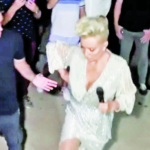 LEPA BRENA DOŽIVELA NAJVEĆE PONIŽENJE! Nastupala u PRAZNOM KLUBU, pa je napravila VELIKI SKANDAL, jedva su je smirili! Da li je OVO NJEN KRAJ?! (FOTO)