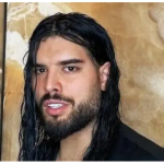 “BOG OBRVA” POZNAT JAVNOSTI PO BROJNIM SKANDALIMA: Žena Adama Adaktara je tajanstvena lepotica kojoj se žene dive!